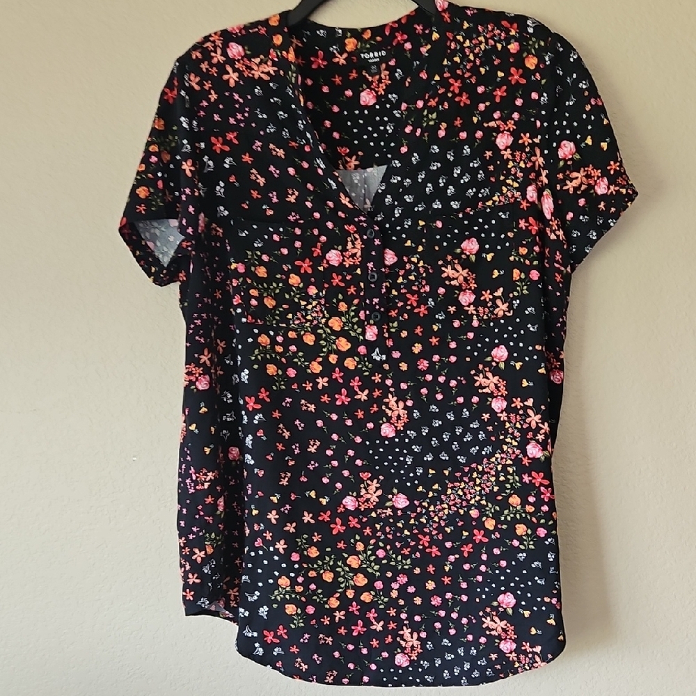 torrid Black Floral Button V-Neck Blouse